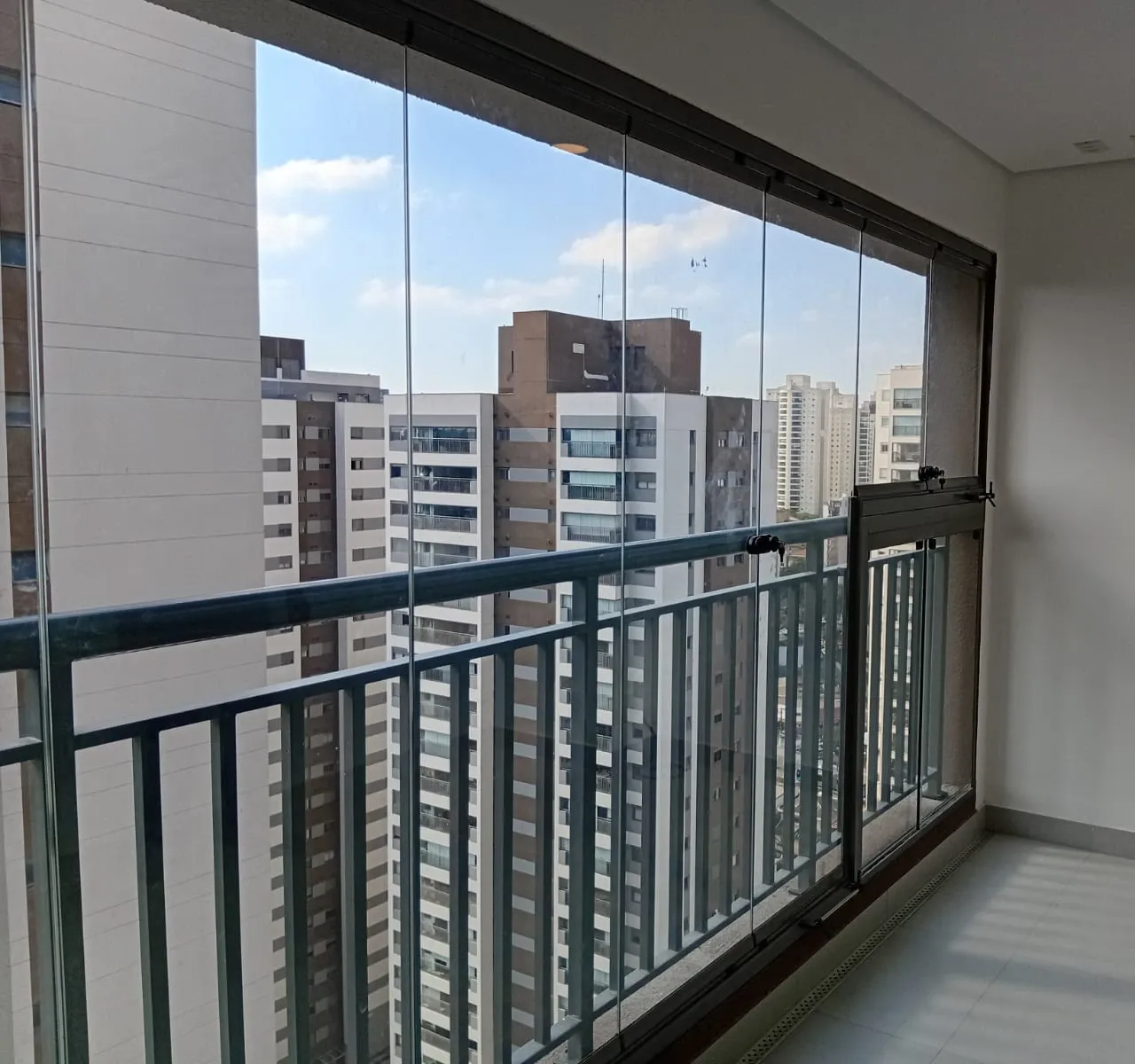 Envidraçamento sem Roldanas com canaletas